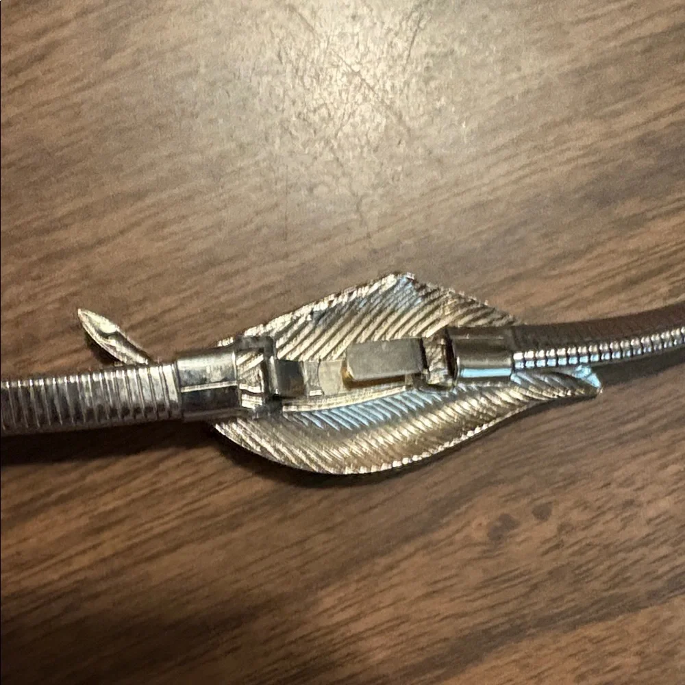 VINTAGE Silver Tone Leaf Slinky Snake Belt